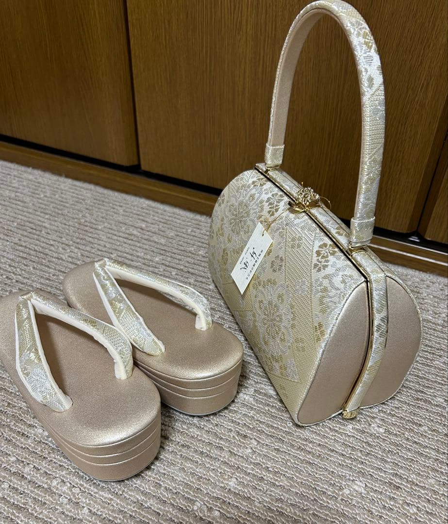 新品　Mサイズ　 沙織　和装用バッグと草履セット ゴールド