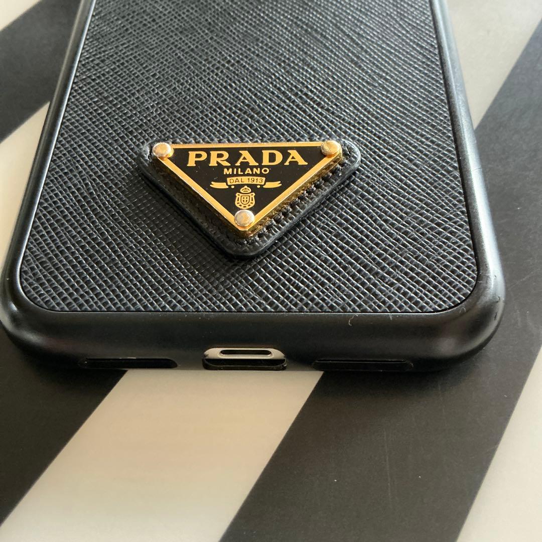 PRADA iPhone 11 ケース ブラック　プラダ　中古美品