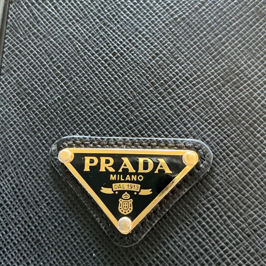 PRADA iPhone 11 ケース ブラック　プラダ　中古美品