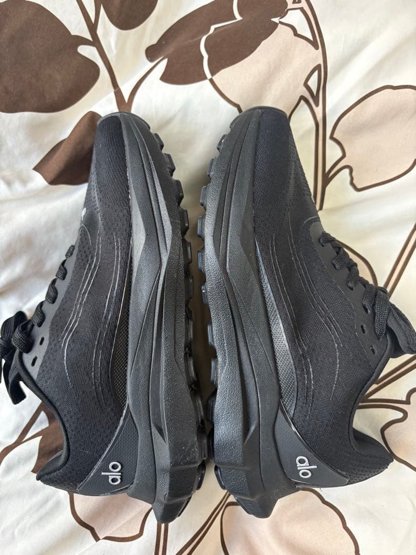 新品未使用Alo yoga Runner アロヨガ スニーカーシューズ23cm