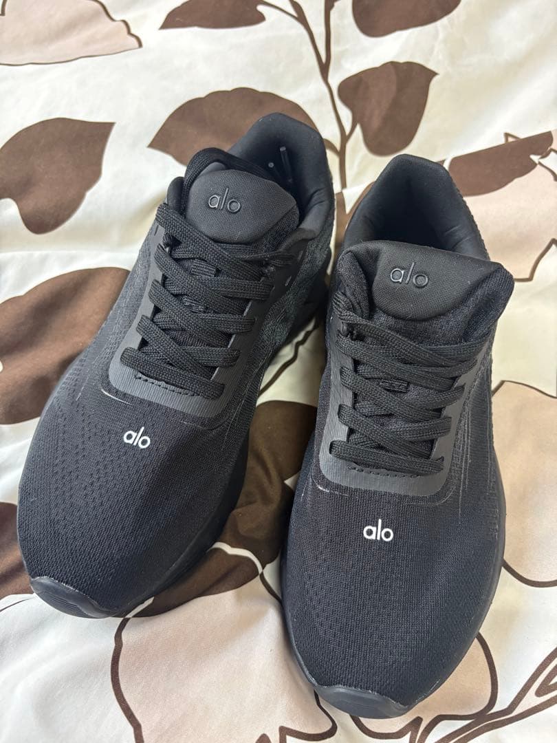 新品未使用Alo yoga Runner アロヨガ スニーカーシューズ23cm