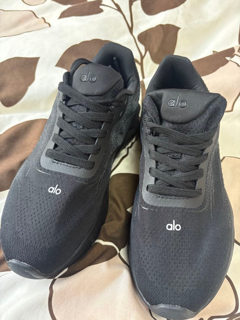 新品未使用Alo yoga Runner アロヨガ スニーカーシューズ23cm