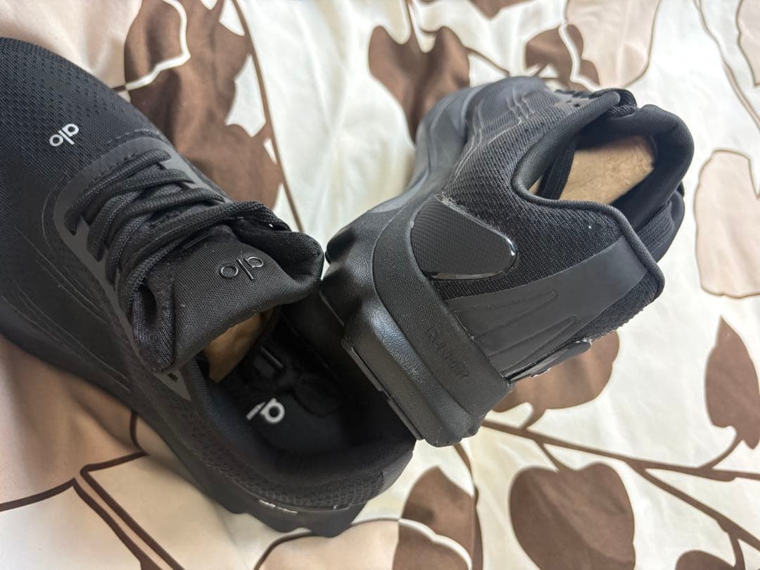 新品未使用Alo yoga Runner アロヨガ スニーカーシューズ23cm