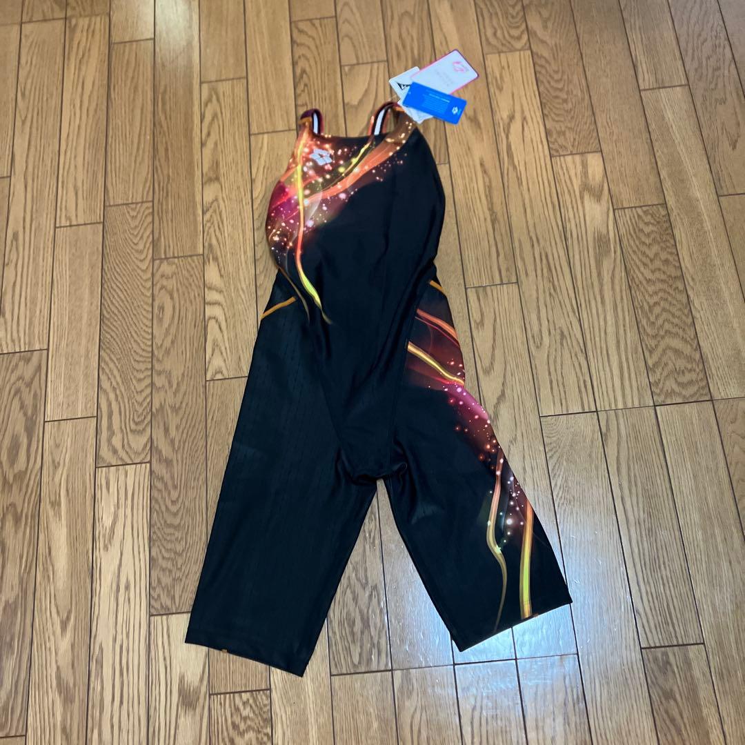 未使用。アリーナ14490円。F Ina競泳水着ハーフスパッツXL。高身長の方。