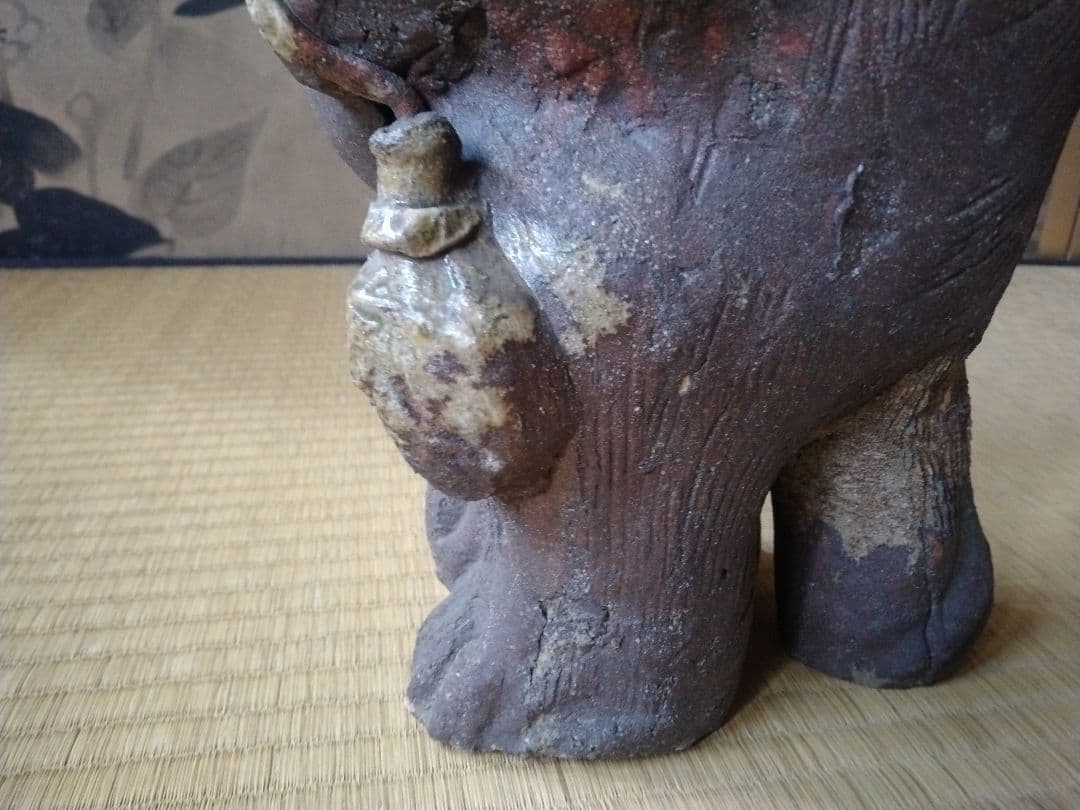 ウッシッシとほくそ笑む図太いタヌキ　骨董　古美術　狸人形　置物　縁起物　開運