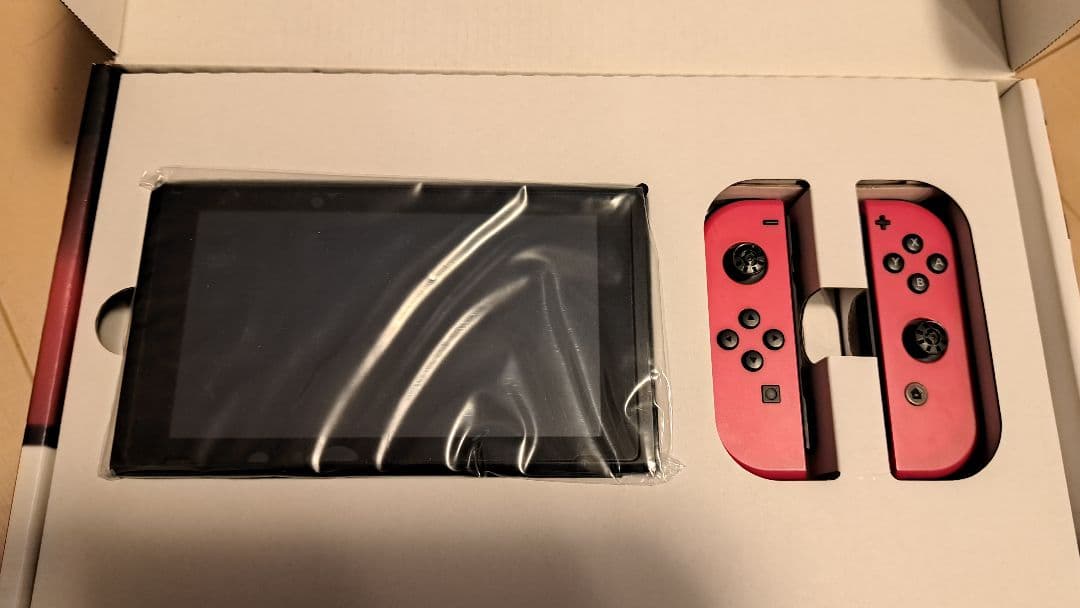 【中古】Nintendo Switch 本体 赤 Joy-Conマリカー8付き