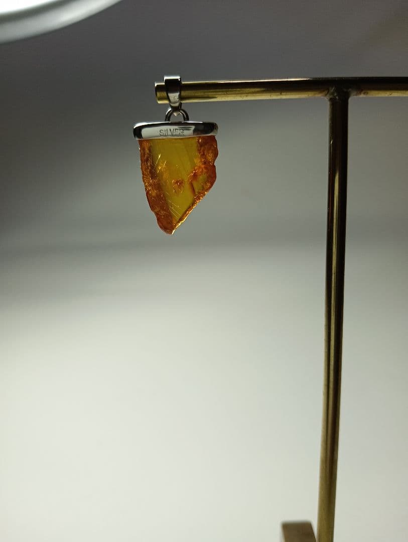 蜘蛛いり琥珀シルバーペンダントトップ