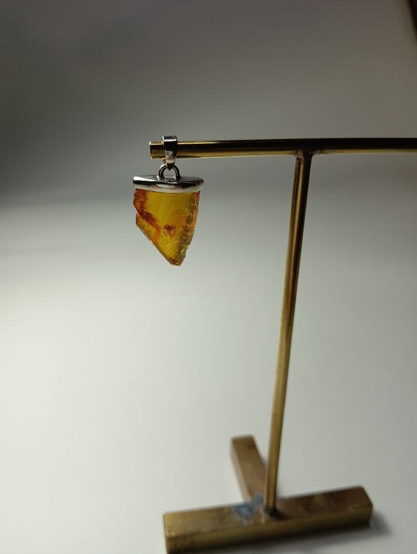 蜘蛛いり琥珀シルバーペンダントトップ