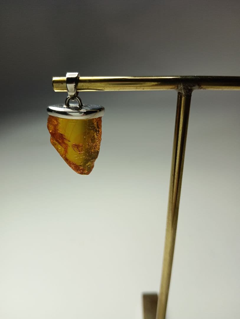 蜘蛛いり琥珀シルバーペンダントトップ