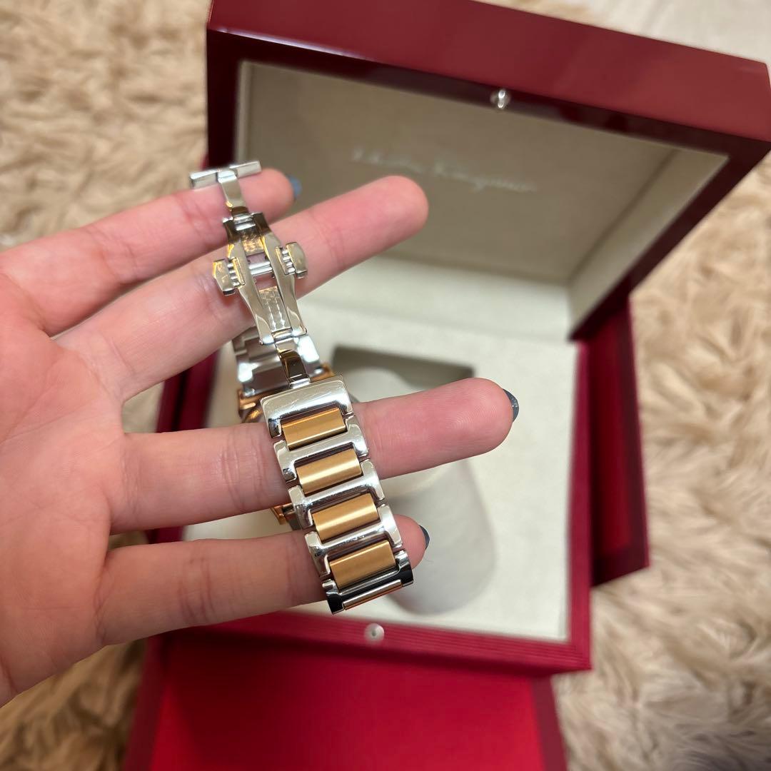 専用Ferragamo サルヴァトーレフェラガモ 腕時計VEGA