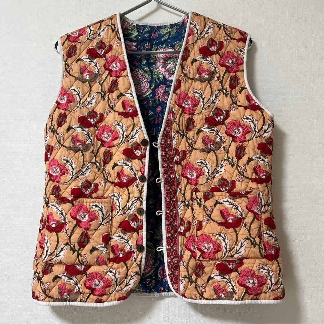 ハルモニチョッキ　キルトジャケット　花柄ベスト　リバーシブル　ポケット付き