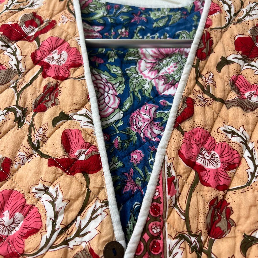 ハルモニチョッキ　キルトジャケット　花柄ベスト　リバーシブル　ポケット付き