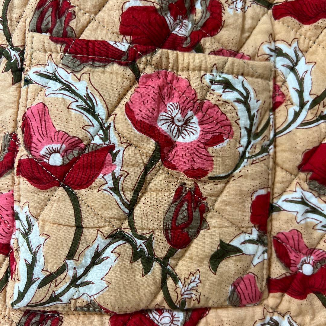 ハルモニチョッキ　キルトジャケット　花柄ベスト　リバーシブル　ポケット付き