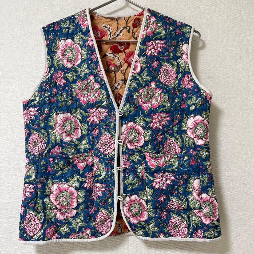 ハルモニチョッキ　キルトジャケット　花柄ベスト　リバーシブル　ポケット付き