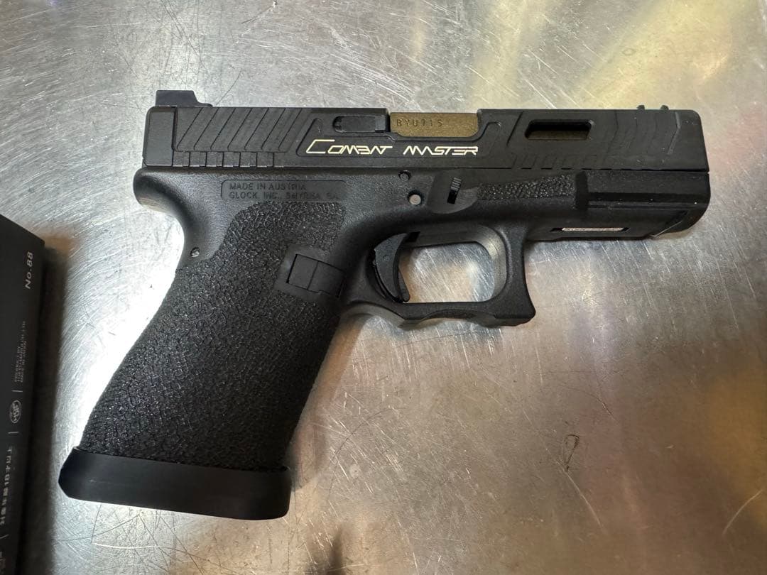 に*ん様 サイドアームズカスタム TTI G19 JW HBカスタム MOMOP