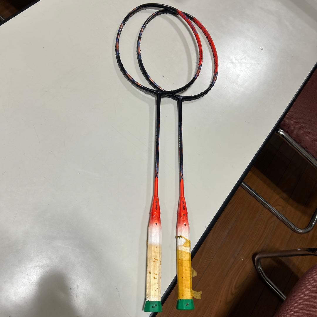 YONEXアストロクス77プロ4ug5バドミントンラケット 2本セットジャンク品