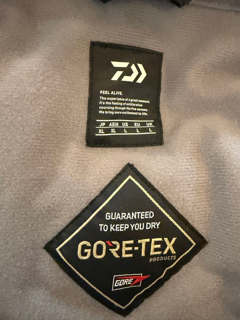 DAIWA ゴアテックスウインタースーツ　ホワイトレイク　ネックゲーター付