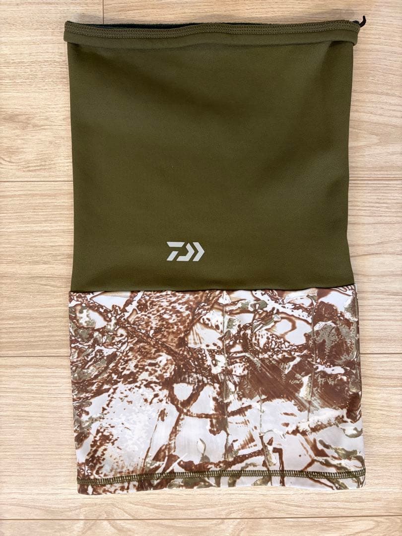 DAIWA ゴアテックスウインタースーツ　ホワイトレイク　ネックゲーター付