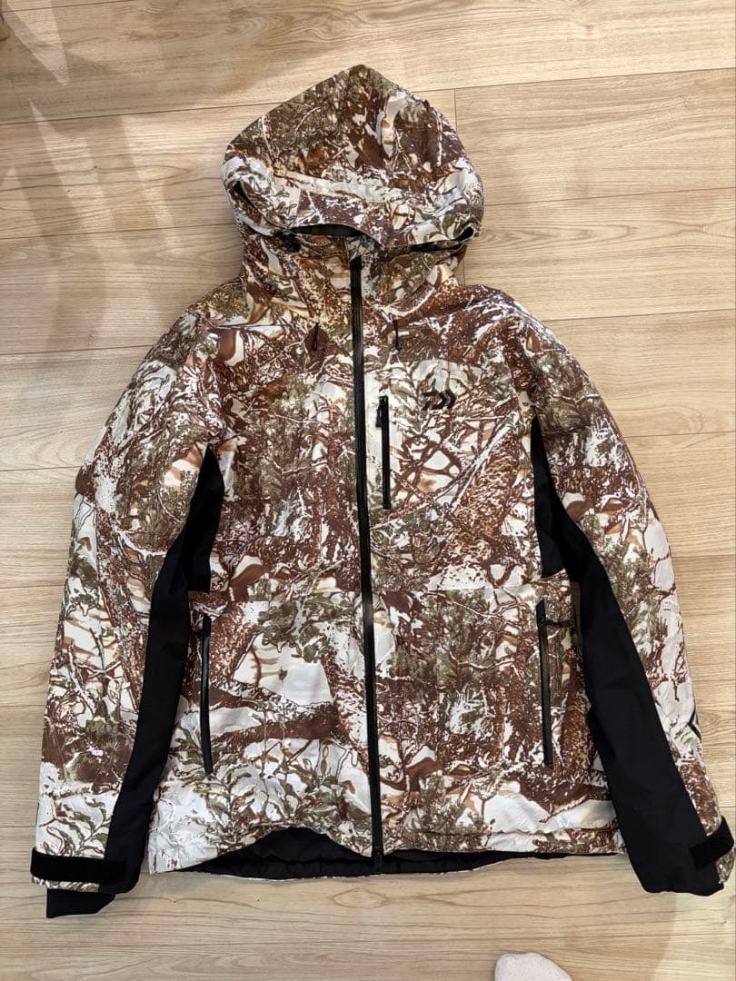 DAIWA ゴアテックスウインタースーツ　ホワイトレイク　ネックゲーター付