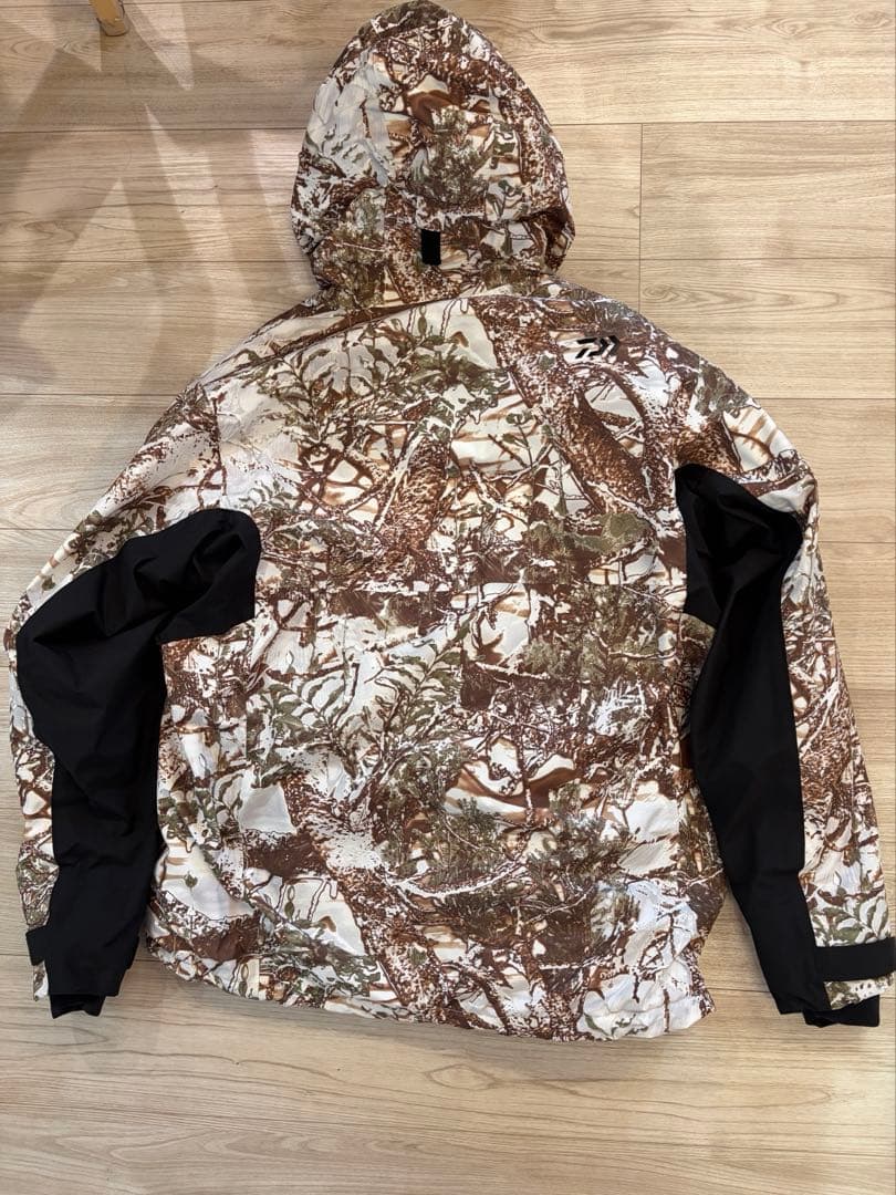 DAIWA ゴアテックスウインタースーツ　ホワイトレイク　ネックゲーター付