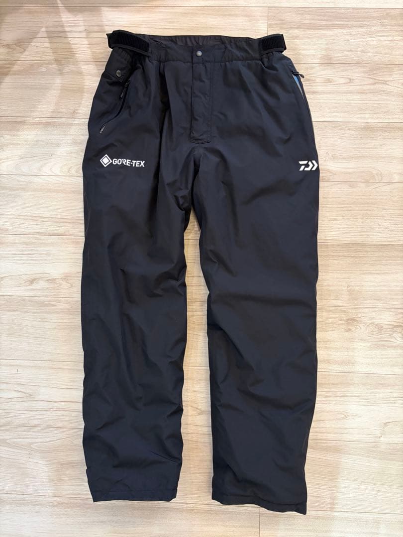 DAIWA ゴアテックスウインタースーツ　ホワイトレイク　ネックゲーター付