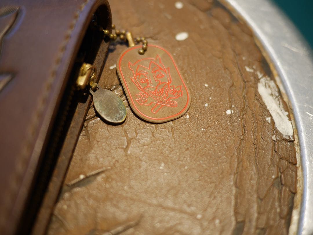 WEIRDOウィアード レザーハーフウォレット　DEVIL