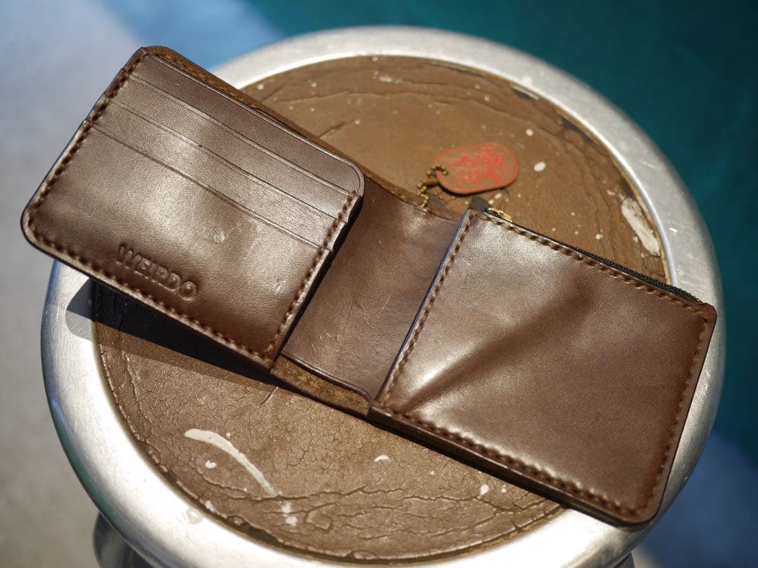 WEIRDOウィアード レザーハーフウォレット　DEVIL