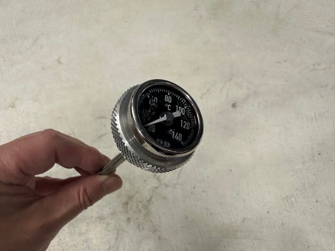 SR400 RR社製 油温計(黒)