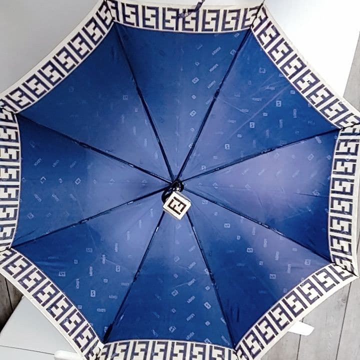 未使用に近い　超美品希少　FENDI　 紫　折りたたみ傘　晴雨兼用傘　傘袋付き