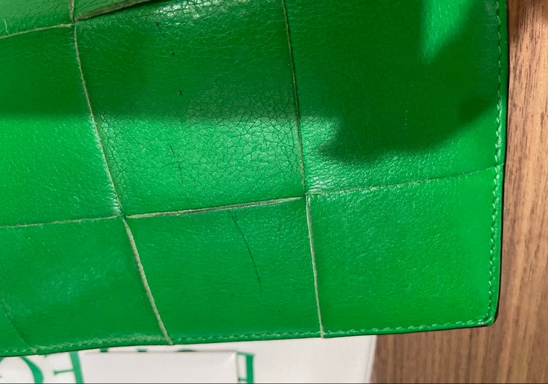 BOTTEGA VENETA ／美品グリーンレザー長財布