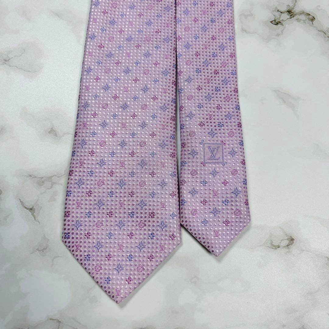 美品　現行　ルイヴィトン　ネクタイ　総柄　ロゴ　ピンク　光沢