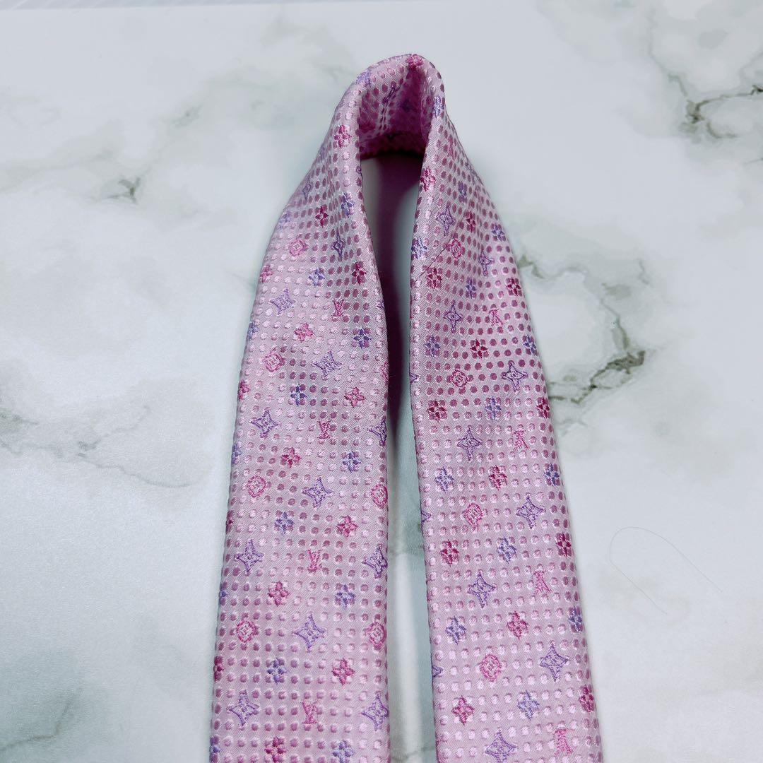 美品　現行　ルイヴィトン　ネクタイ　総柄　ロゴ　ピンク　光沢