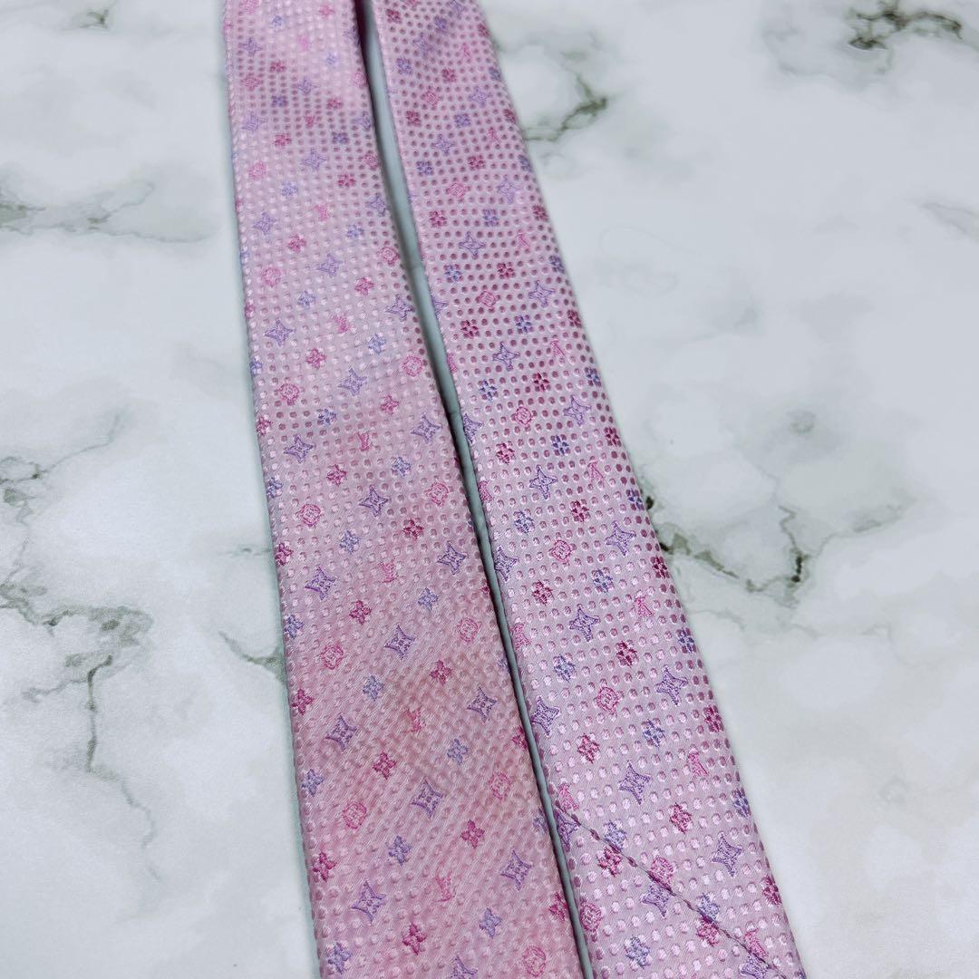 美品　現行　ルイヴィトン　ネクタイ　総柄　ロゴ　ピンク　光沢