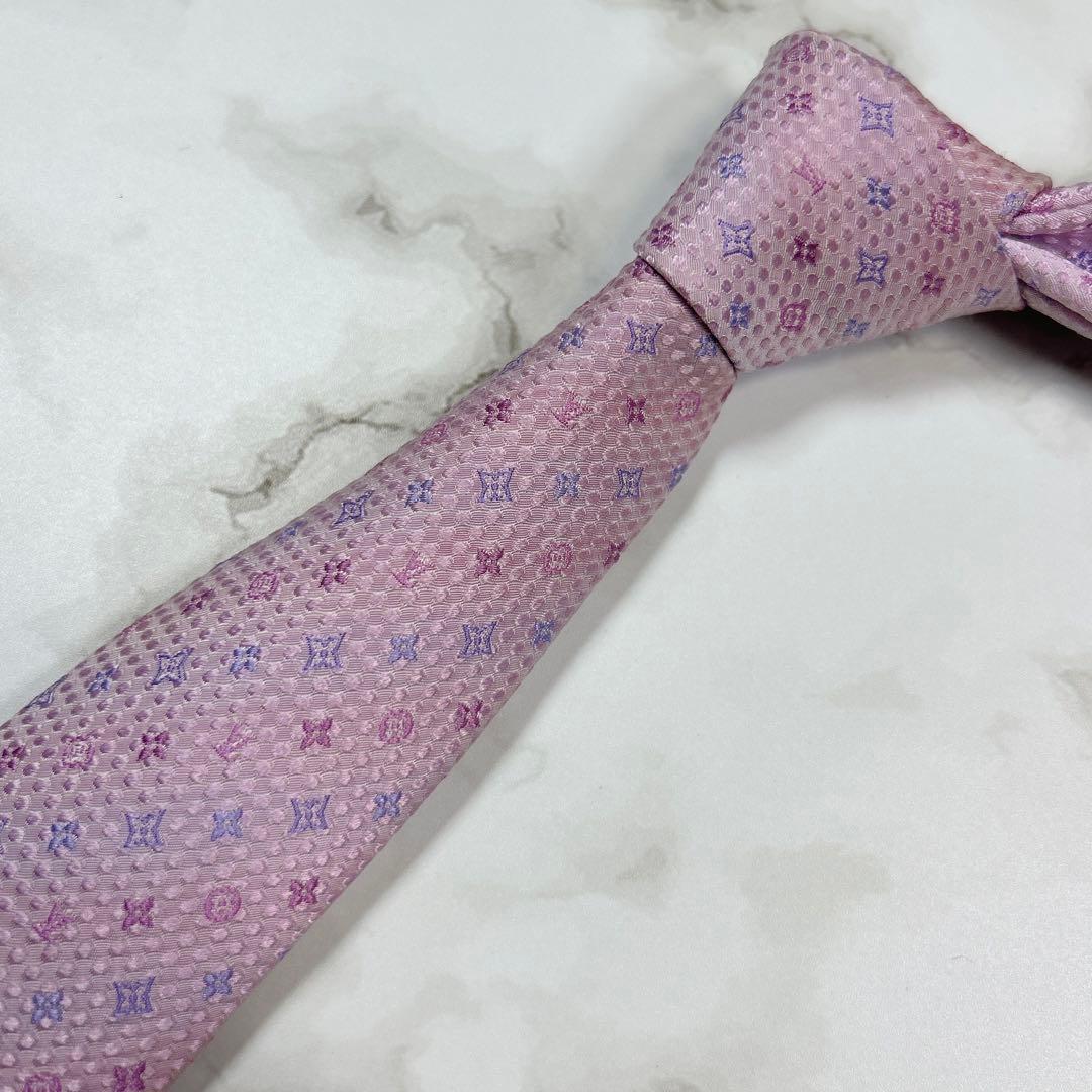 美品　現行　ルイヴィトン　ネクタイ　総柄　ロゴ　ピンク　光沢