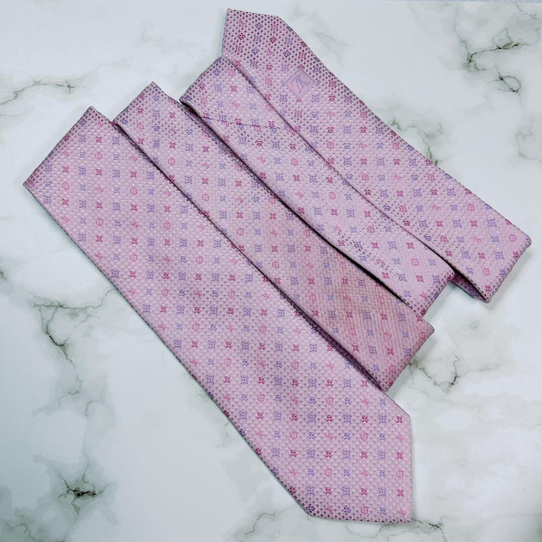 美品　現行　ルイヴィトン　ネクタイ　総柄　ロゴ　ピンク　光沢