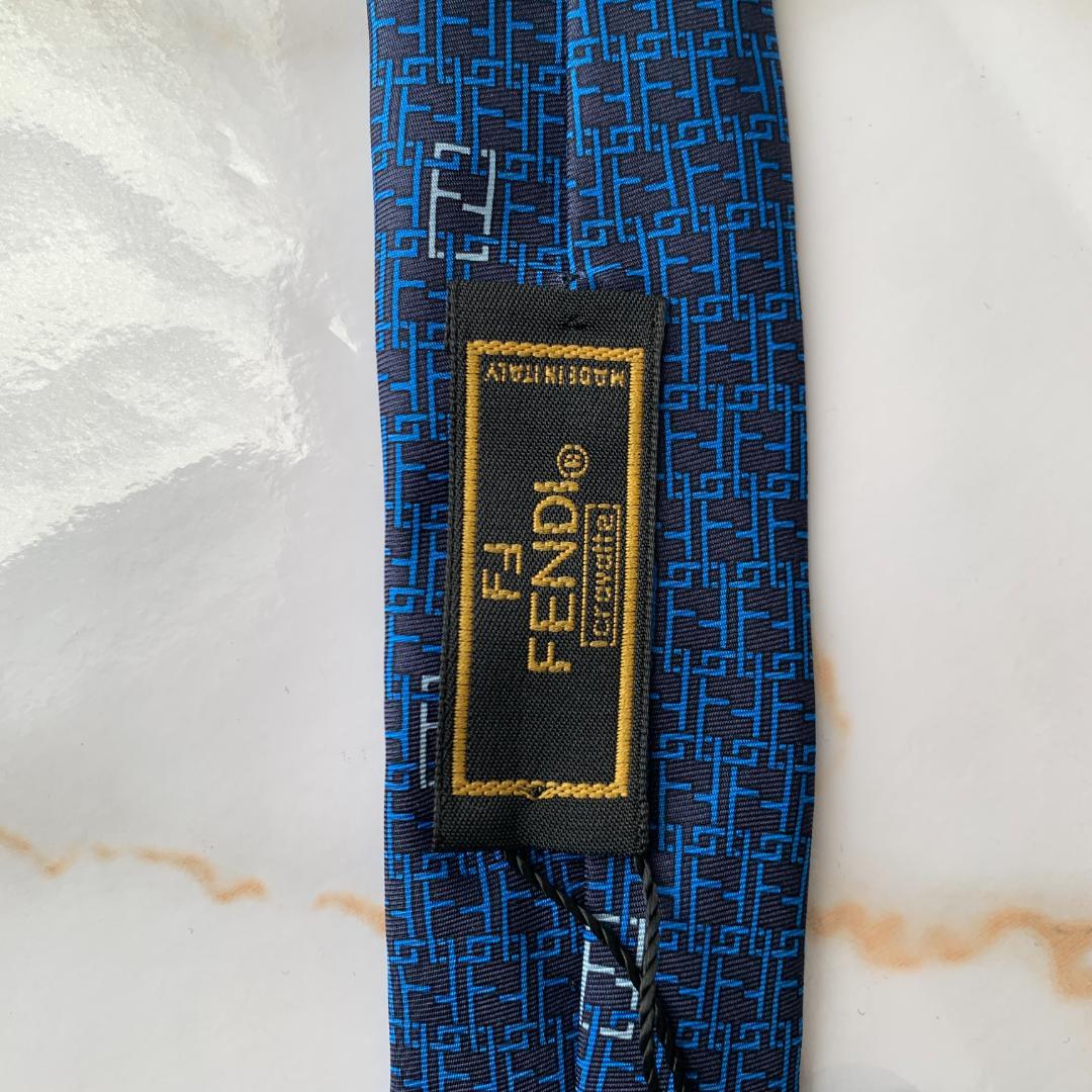 【未使用品】フェンディ　FENDI ネクタイ　シルク　タグ付き　即購入OK