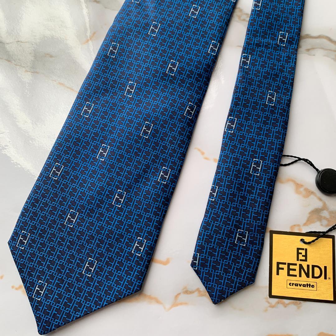 【未使用品】フェンディ　FENDI ネクタイ　シルク　タグ付き　即購入OK