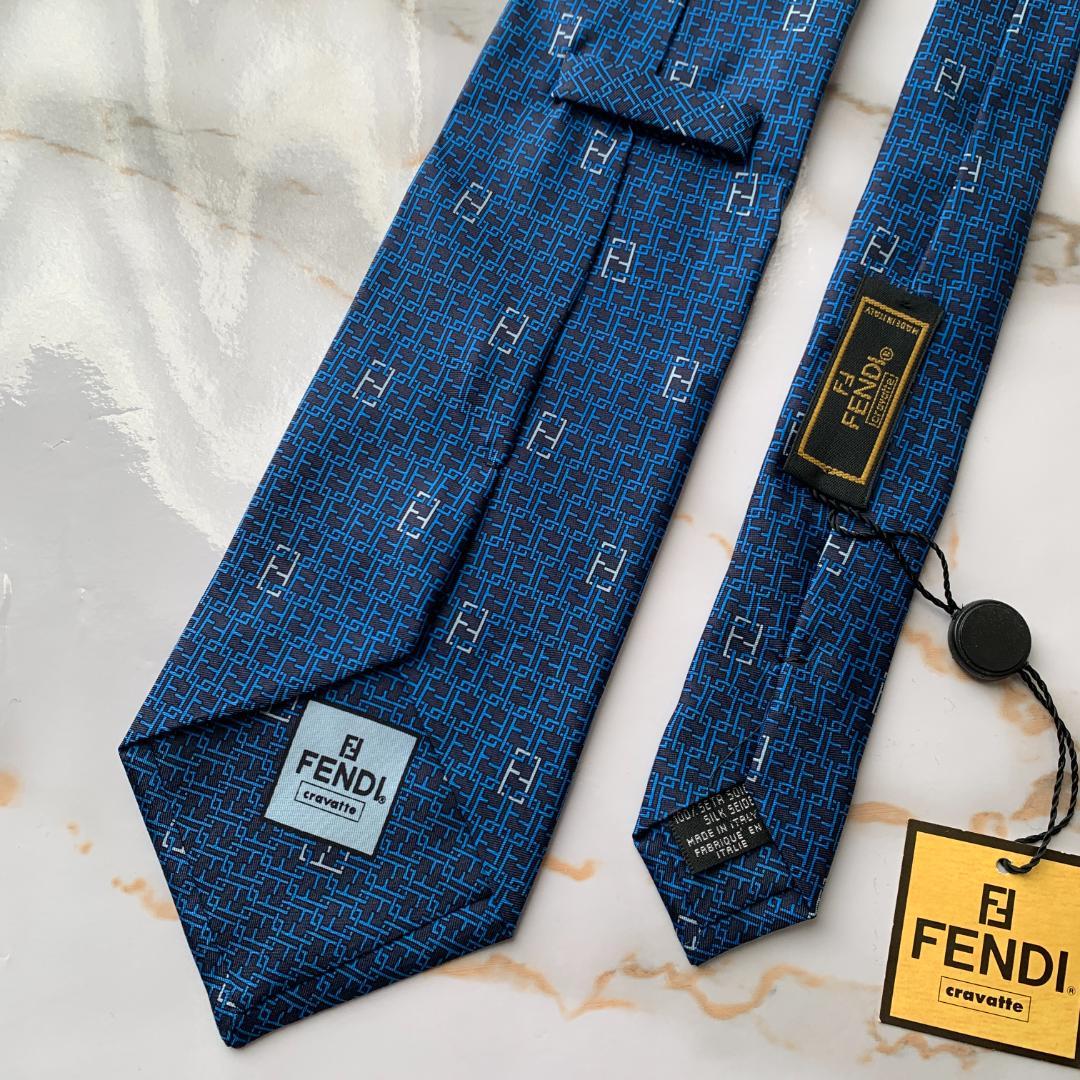 【未使用品】フェンディ　FENDI ネクタイ　シルク　タグ付き　即購入OK