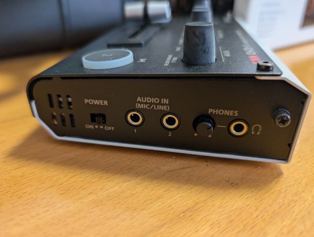 Roland V-02HD MKII ハードケース付き