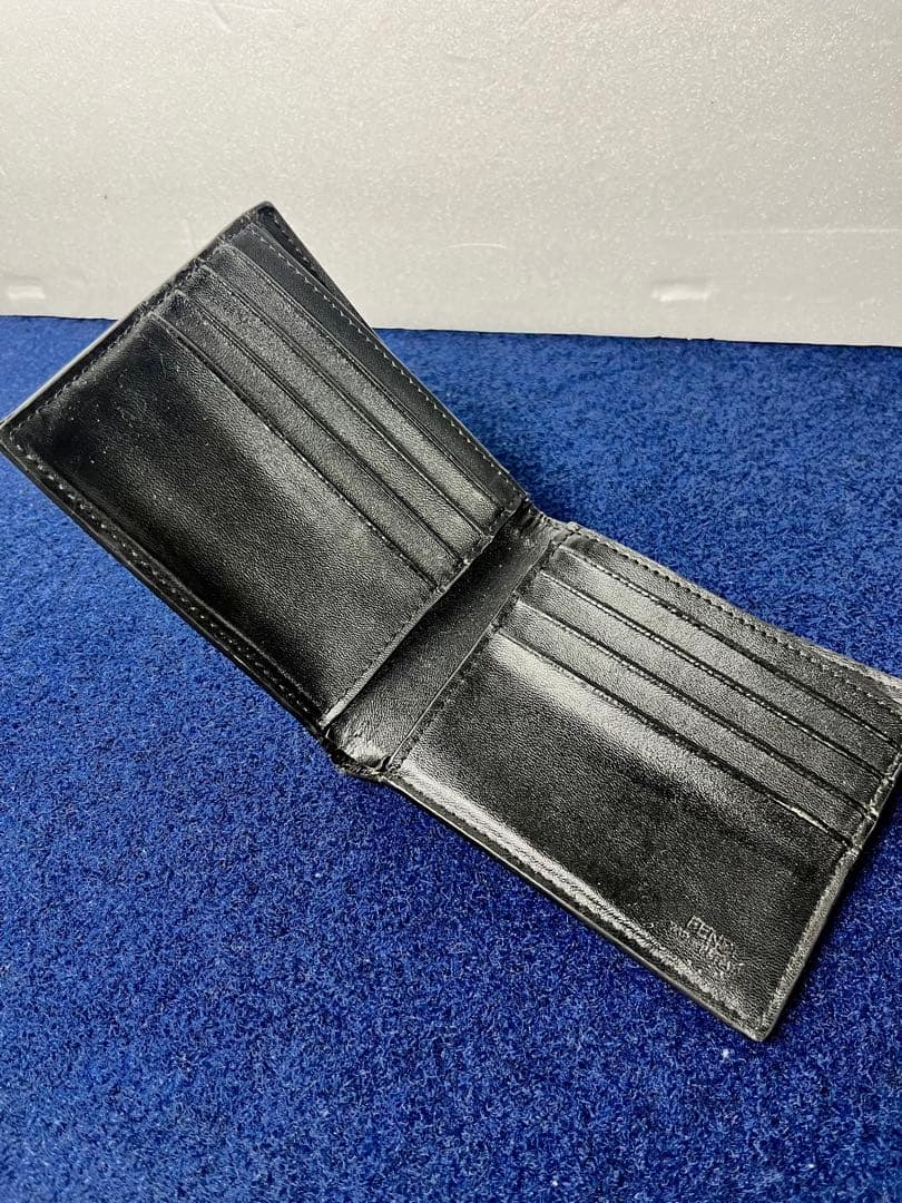 本日掲載終了美品FENDI モンスターMonster 二つ折り　お札入れ