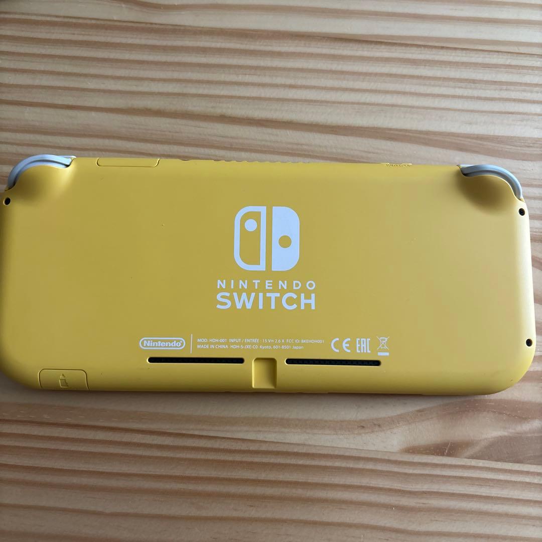 Nintendo Switchライト イエロー あつまれどうぶつの森付き
