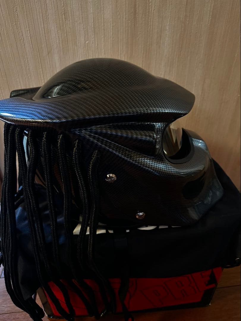 プレデター ヘルメット カーボンファイバー風