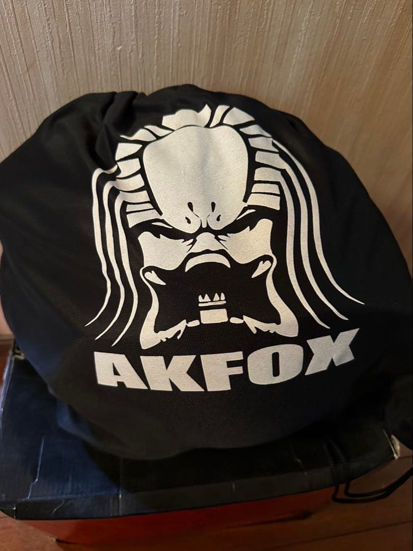 プレデター ヘルメット カーボンファイバー風