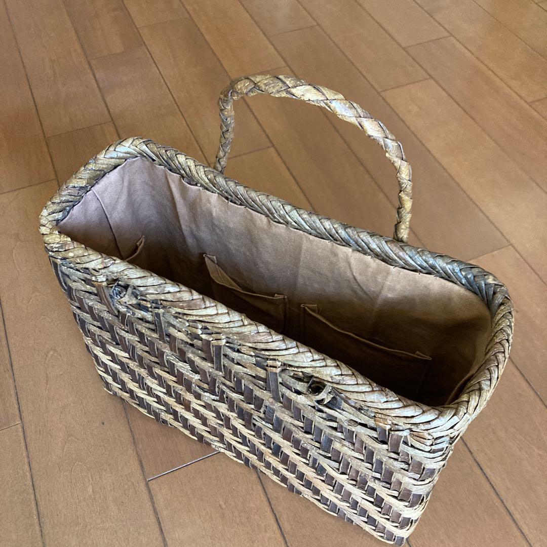 胡桃（くるみ）かご／弘前のみかみ工芸店で購入の中古品（難あり）