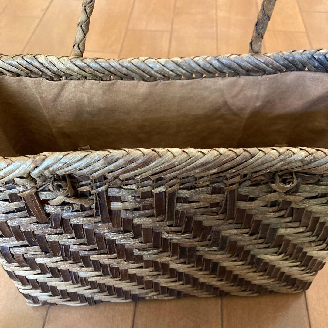 胡桃（くるみ）かご／弘前のみかみ工芸店で購入の中古品（難あり）