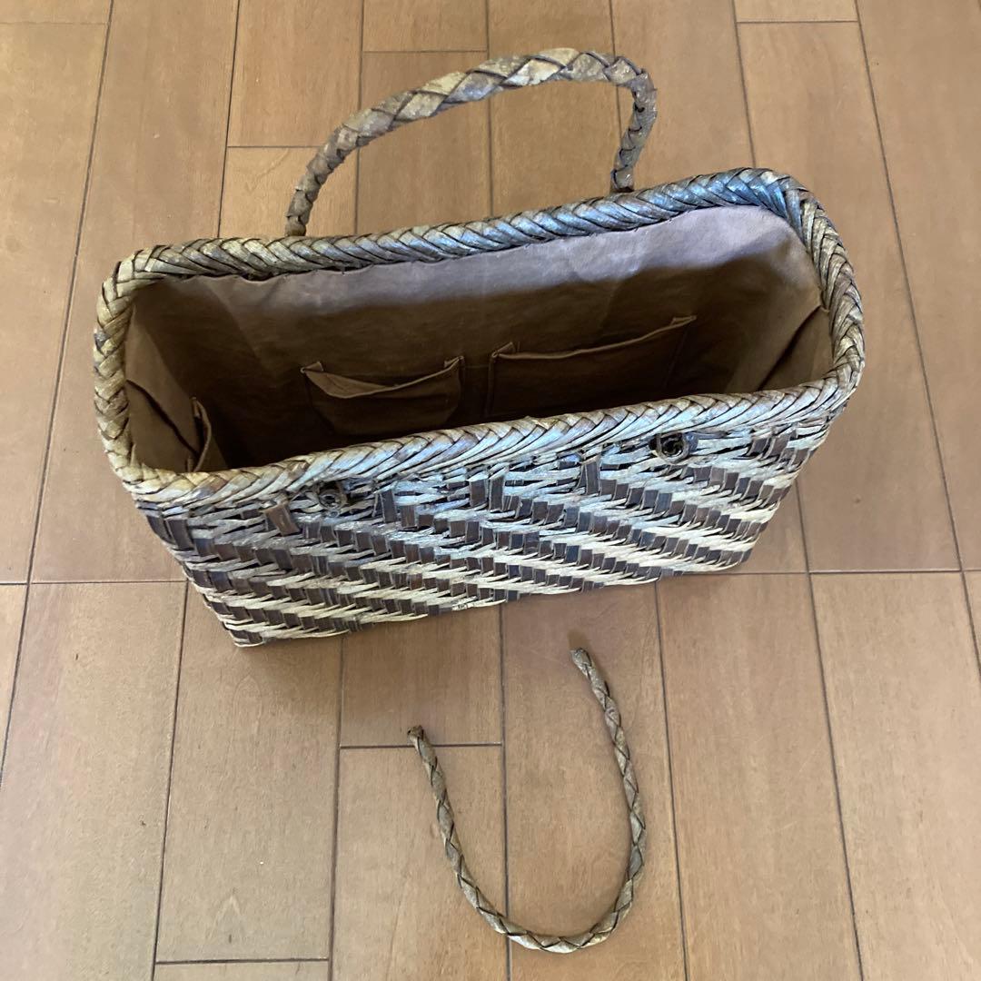 胡桃（くるみ）かご／弘前のみかみ工芸店で購入の中古品（難あり）