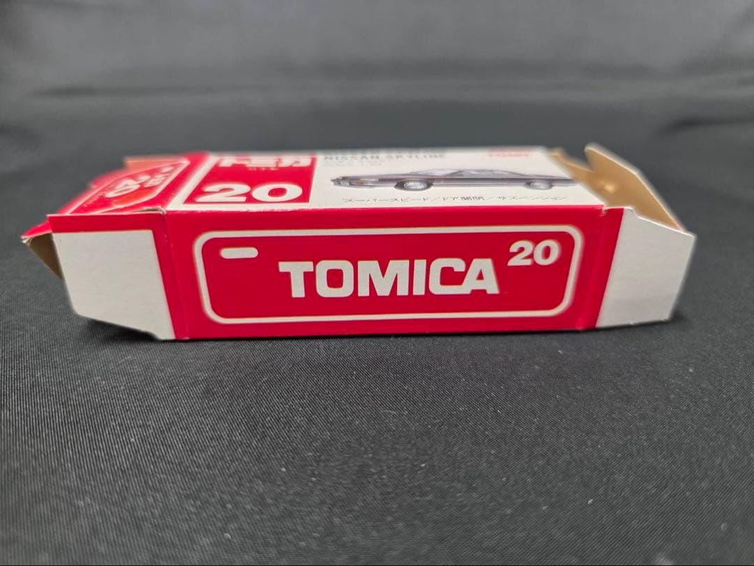トミカ赤箱20スカイラインGTRとZのセット