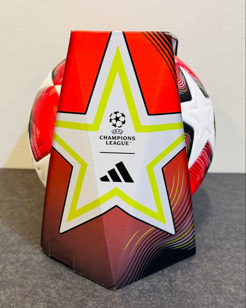 アディダス　サッカーボール　Champions League 公式球　5号球
