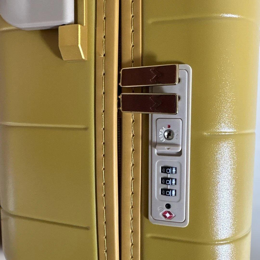 ジュエルナローズ　PEANUTS キャリーケース