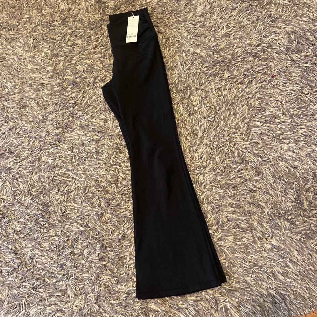 SUKALA ブラック ヨガフレアパンツ